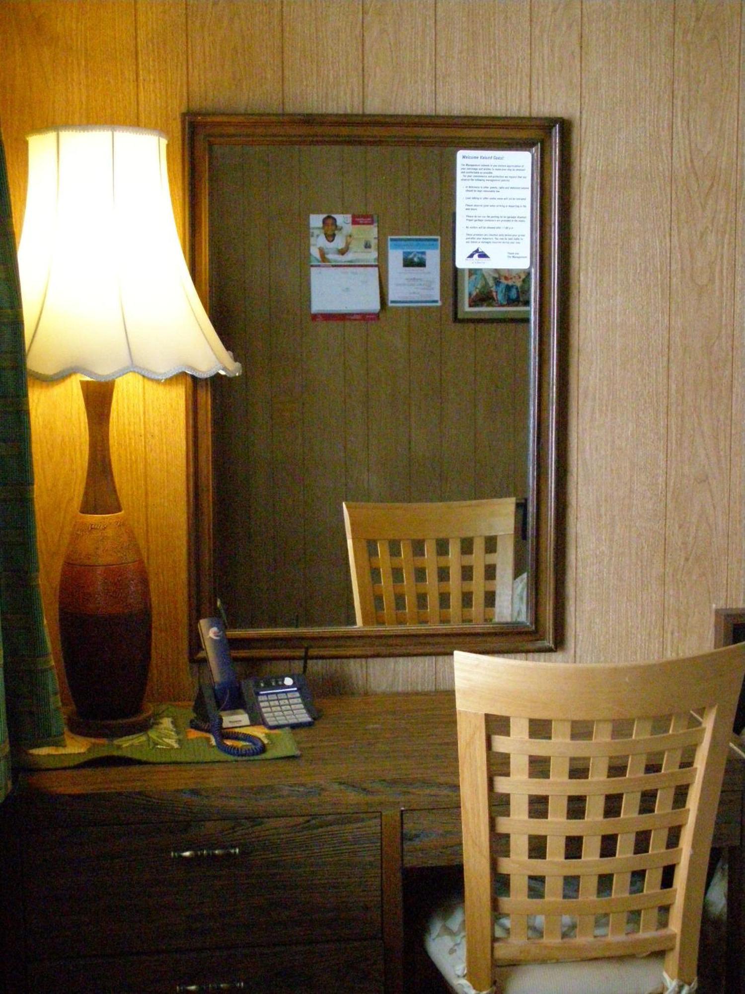 Blue Mountain Motel Pincher Creek Exteriér fotografie
